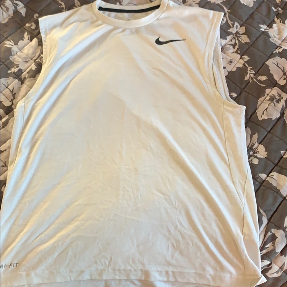 NIKE DRI FIT Sleeveless performance tee